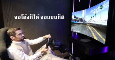 LG demo bendable Cinematic Sound OLED display at CES2021